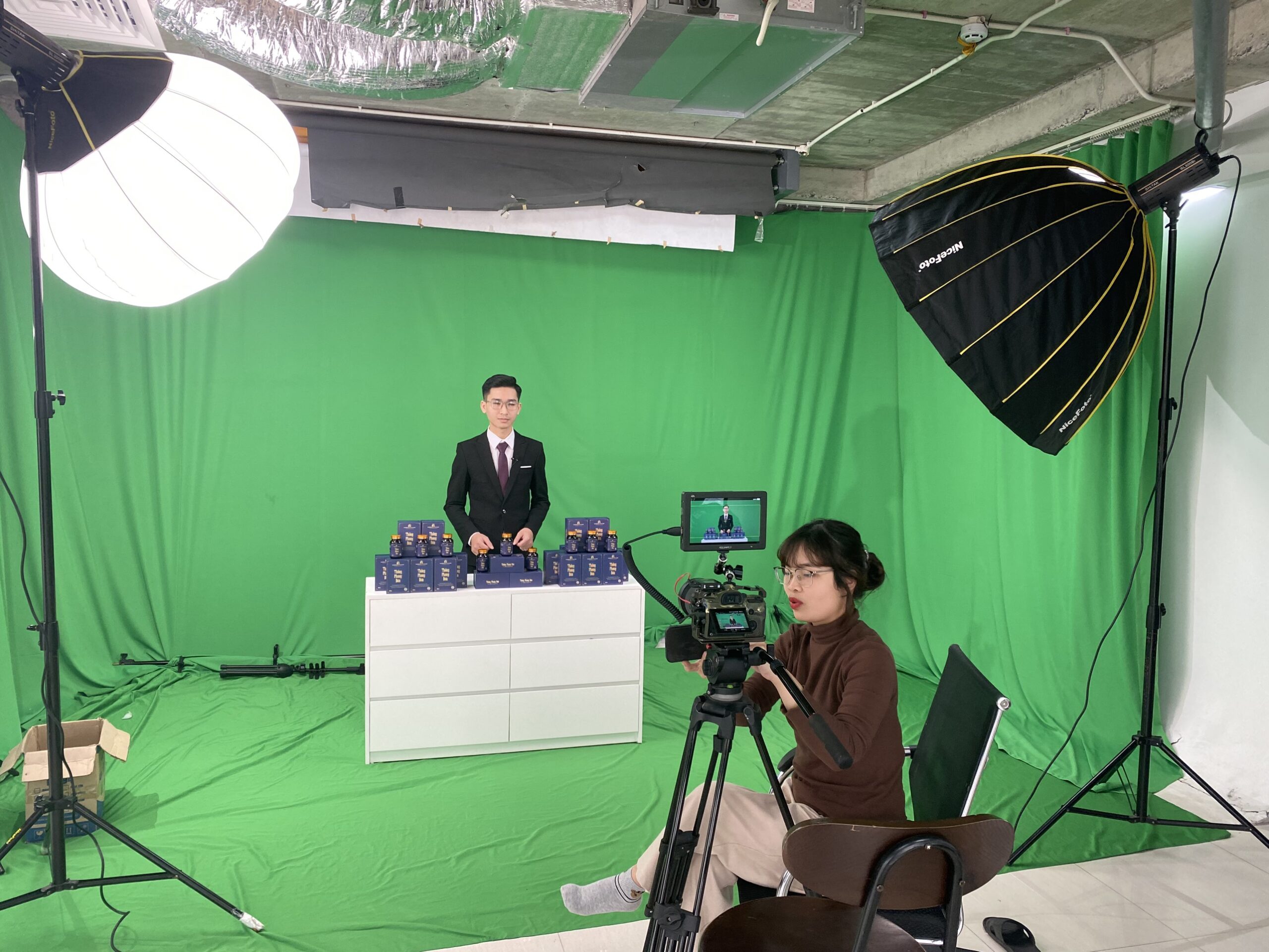 quay video với phông xanh - xuongphim