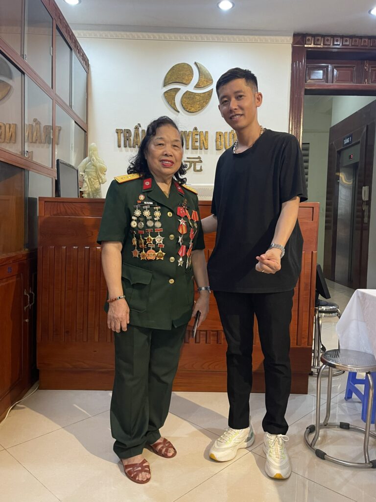 Tong thanh dung chup anh luu niem